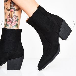 Black Faux Suede Pointed Chelsea Boots Size 7.5M